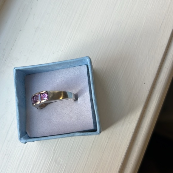 925 silver women’s ring, (3) Amethyst stones (unsure real or simulated) … - Picture 2 of 7
